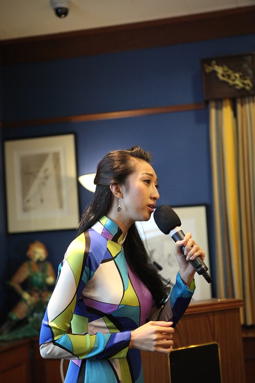 leu-phuong-anh-xung-xinh-ao-dai-o-harvard