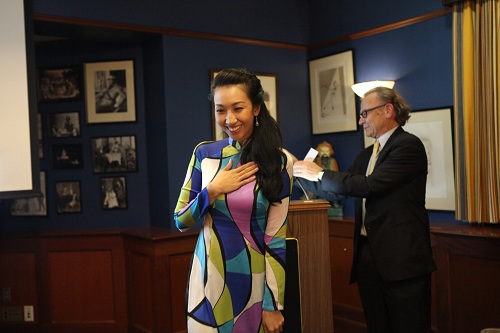 leu-phuong-anh-xung-xinh-ao-dai-o-harvard