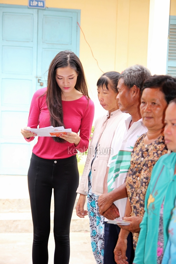 hh-thuy-dung-ngoc-diem-gian-di-di-tu-thien