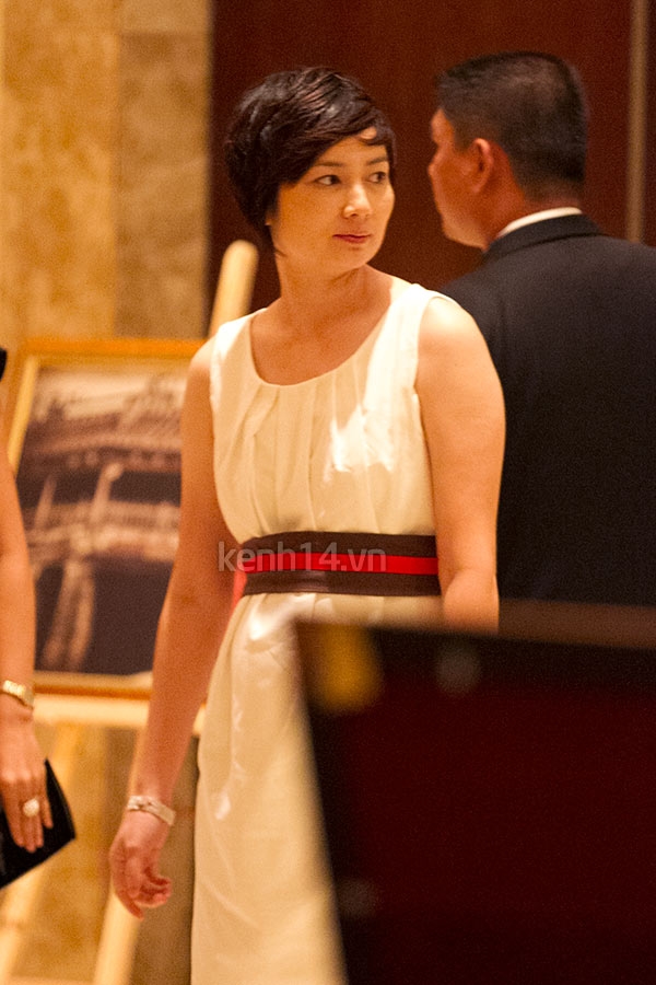 thuy-vinh-mac-dam-bau-lai-xe-cho-thuy-hien