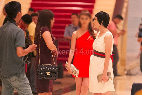 thuy-vinh-mac-dam-bau-lai-xe-cho-thuy-hien