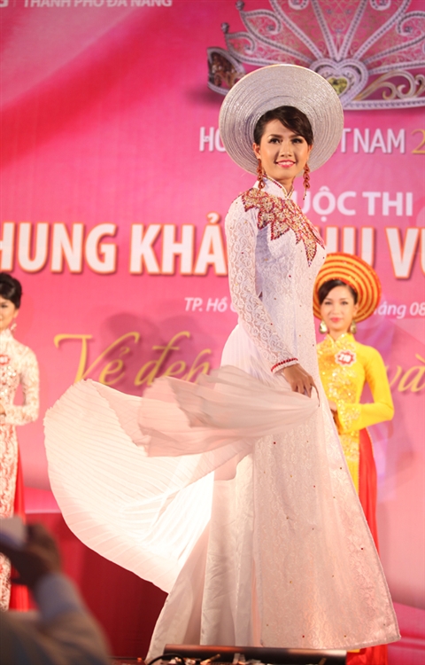 nhung-nguoi-quen-di-thi-hoa-hau-viet-nam-2012