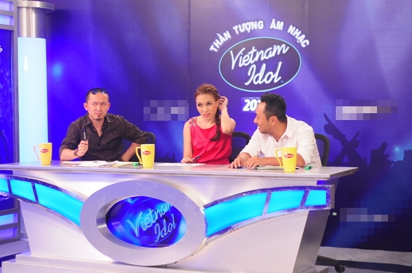 he-lo-clip-doc-cua-giam-khao-vietnam-idol