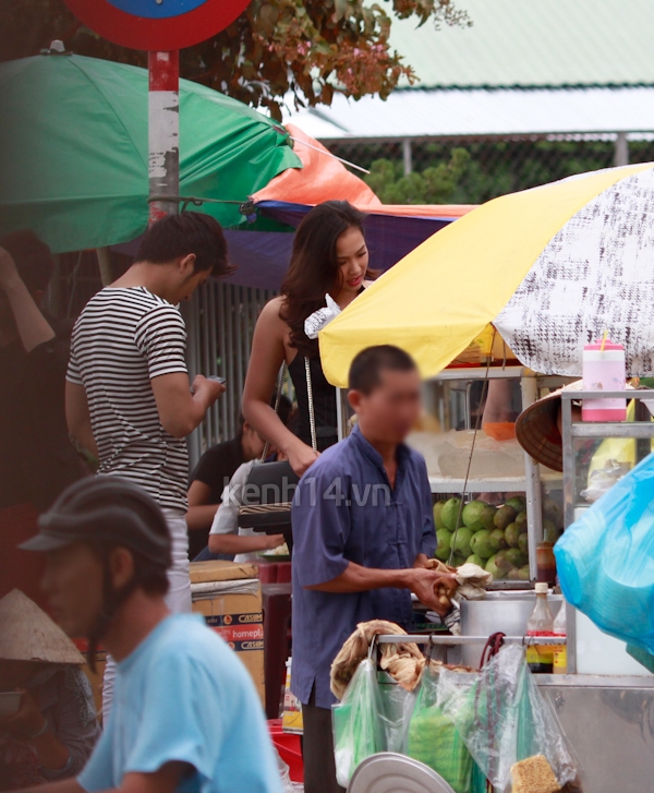 vuong-thu-phuong-mua-trai-cay-voi-sieu-mau-nam