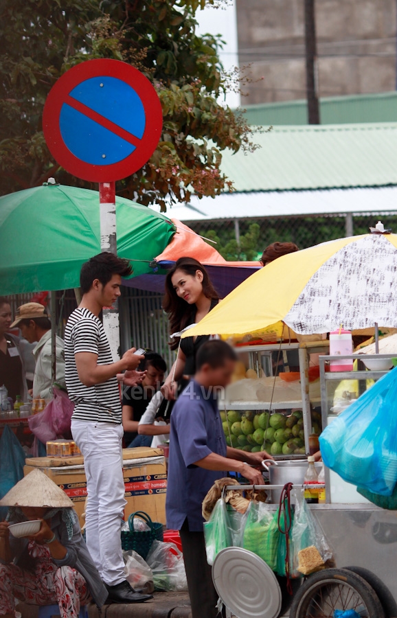 vuong-thu-phuong-mua-trai-cay-voi-sieu-mau-nam