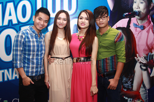 huong-giang-than-thiet-voi-trai-dep-idol