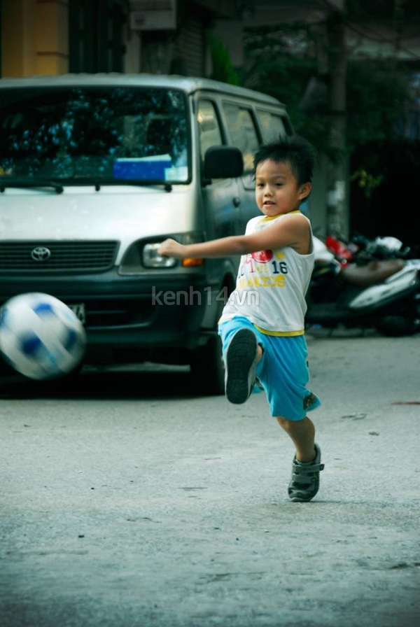 HLV Trần Lập khoe ảnh hai con đáng yêu