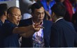 CĐV Indonesia hăm dọa, định tấn công HLV Park Hang-seo trên khán đài