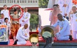 Hai nàng công chúa khác nhau 