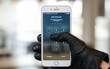Ăn trộm iPhone bị khóa iCloud, thanh niên cù nhây tự nhận là