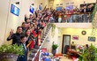 Tiếp nối trend khoe ảnh đại gia đình năm ngoái, dân mạng phát hiện ra 