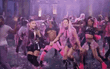 HOT: Nửa đêm, Lady Gaga rủ Ariana Grande tắm mưa rồi nhảy flashmob xoay vòng trên nền nhạc cực bốc nhưng xem MV chỉ toàn thấy BLACKPINK?