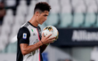 Ronaldo tỏa sáng với cú đúp bàn thắng, fan lại được dịp cà khịa: 