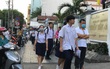 Thi lớp 10 ở TP.HCM ngày đầu tiên: Thí sinh quên thẻ dự thi, phụ huynh hớt hải đi lấy