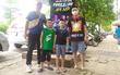 Gia đình nhà người ta mà mọi game thủ đều ao ước là đây: bố làm đội trưởng cho 3 con chiến game, mẹ kiêm chức cổ động viên
