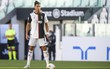 Ronaldo sút phạt thành bàn lần đầu tiên sau... 43 lần thử, Juve băng băng đến ngôi vô địch