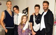 Nhà Beckham lâu lắm mới khoe ảnh tụ họp, bé Harper chiếm trọn spotlight nhờ nhan sắc và bộ đầm 