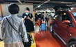 Tân Sơn Nhất phân làn, hành khách và tài xế công nghệ mỏi mắt tìm nhau giữa các tầng ở nhà giữ xe: “Chờ cả tiếng lại phải trả thêm 25.000 đồng