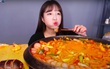 Từng tuyên bố “có chết cũng sẽ không làm mukbang nữa”, 2 tháng sau nữ YouTuber Hàn có động thái khiến dân tình “câm nín”