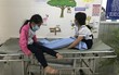 7 học sinh tiểu học nhập viện sau khi uống trà sữa