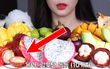 Netizens Việt phát cáu với cách bổ chôm chôm của nữ YouTuber mukbang Hàn, nhìn vội còn bị nhầm là… “quả trứng luộc có gai”