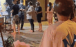 Bà Hàng Xóm xuống phố 