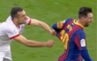 Messi biến cầu thủ của Sevilla thành “trò hề” trên sân bóng