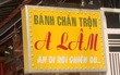 Hàng bánh tráng trộn quảng cáo “Ăn là ghiền đó” nhưng từ biển hiệu đã tự chê chính mình vì một lỗi sai khiến dân mạng cười xỉu