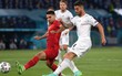 Tranh cãi nổ ra ngay ngày khai mạc Euro: VAR từ chối một quả penalty 