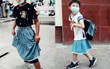 Năn nỉ bố mẹ cho mặc váy đến trường, bé trai bị chê bai 