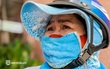 Ảnh: Người nghèo, khuyết tật ở Sài Gòn bật khóc khi được phát gạo miễn phí tại bưu điện