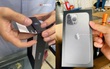 Apple loại bỏ một thứ trên iPhone 13 khiến người dùng đối diện với nguy cơ bị lừa một cách tinh vi hơn!