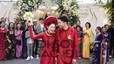 Cô dâu Doãn Hải My xinh đẹp rực rỡ trong trang phục áo dài đỏ, khoá môi chú rể Đoàn Văn Hậu trong lễ Vu Quy