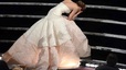 Jennifer Lawrence và cú ngã trong chiếc váy gần trăm tỷ 10 năm trước đến giờ vẫn là topic hot bền bỉ