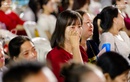 Xúc động khoảnh khắc sinh viên tri ân mẹ trong lễ tốt nghiệp