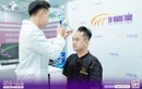 Diễn viên “Phố trong làng” đi cấy tóc: Ngủ một giấc tỉnh dậy, trán hói chữ M “bay màu”, trẻ ra vài tuổi