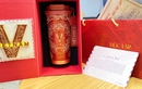 Giới trẻ rần rần unbox set ly yêu nước, săn tìm magnet chữ V độc bản