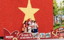 Du khách đổ về Bãi Cháy ngắm pháo hoa, ‘săn’ khoảnh khắc rực rỡ cờ hoa dịp lễ 2/9