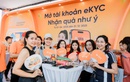 Đêm nhạc V Fest siêu “cháy”, điểm hẹn “sống ảo” từ SHB cũng “chất” không kém