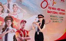 Nữ phi công Gen Z gây bão tại triển lãm A80 với visual rạng rỡ, thần thái tự tin