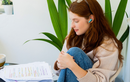 Urban cocooning với tai nghe ANC: Làm sao để nghe riêng mà vẫn an toàn?