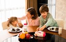 Mua đồ cho bé: Điều quan trọng nằm ở mặt sau bao bì