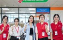 Đông đảo thí sinh, phụ huynh đến UEF hoàn tất thủ tục nhập học