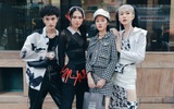 Street style ngày 1 Vietnam International Fashion Week 2020: các bạn trẻ tiết chế hơn trong khâu mix đồ, tone đen được ưa chuộng hơn cả Street style ngày 1 Vietnam International Fashion Week 2020: các bạn trẻ tiết chế hơn trong khâu mix đồ, tone đen được ưa chuộng hơn cả