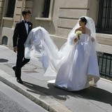 Cô gái châu Á cưới hậu duệ gia tộc Givenchy: Nhan sắc như bản tình ca, style sang đến mức Google cũng bối rối