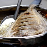 Đây là kẻ thù của dầu mỡ: Cho vào khi rán cá, cá giòn thơm, không dính chảo, không bắn dầu