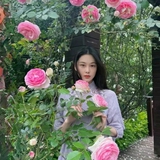 Từng là mỹ nhân thị phi, giờ là “bà chủ nông trại nhỏ”: Trương Hinh Dư khoe vườn hoa, vườn rau đẹp như tranh Monet khiến chị em phát sốt