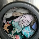 Máy giặt tràn bọt, không vắt, có mùi: 7 dấu hiệu dễ khiến nhiều người gọi thợ oan