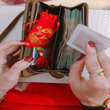 Đêm Giao thừa đặt thứ này vào ví: Năm mới tiền bạc rung rỉnh, vạn sự hanh thông, gặp hung hoá cát