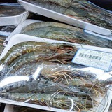 Mua tôm đóng khay ở siêu thị: Nhân viên hé lộ chi tiết "vàng" nhiều người bỏ qua